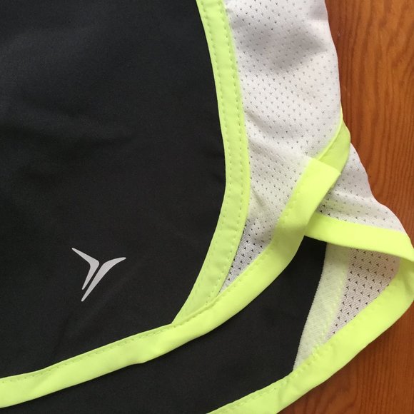 Old Navy Active Run Shorts - Picture 4 of 9